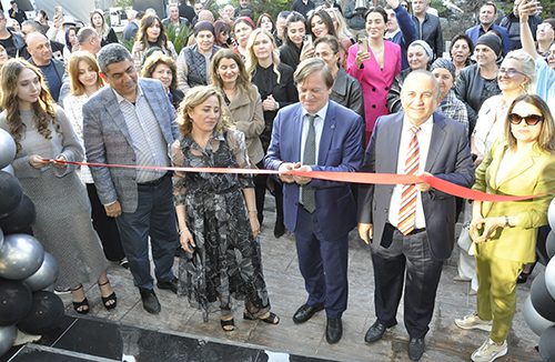 Antalya Perge Bulvarına Avion Hall Hizmete Açıldı